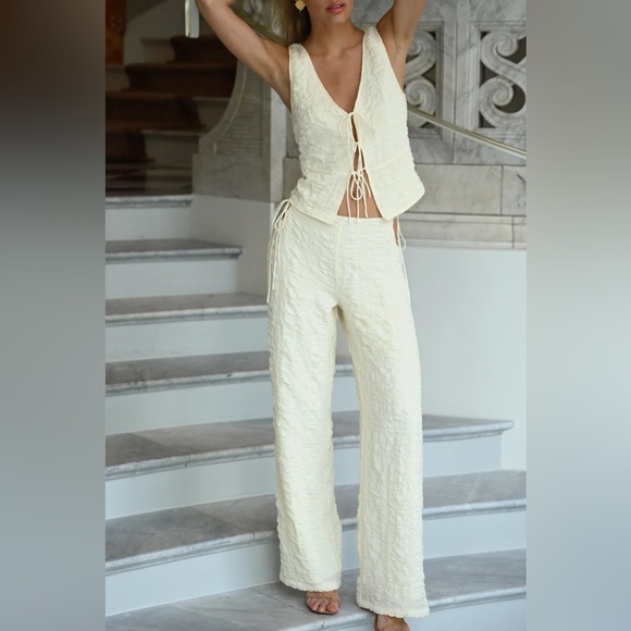 New With Tags! YLLW JAI BUBBLE TIE PANTS —
BUTTERCREAM (part of set) - Picture 1 of 7